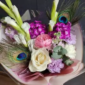 Букет с гладиолусами "Павлин"