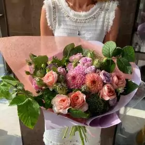 Букет с георгинами "Мечта"