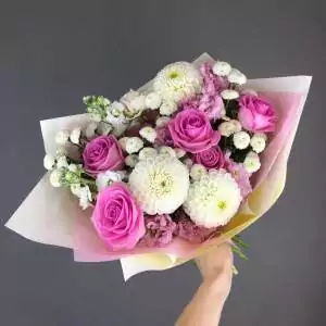 Букет с георгинами "Нежное дыхание"