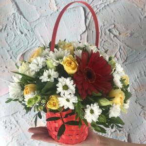 Красная корзиночка