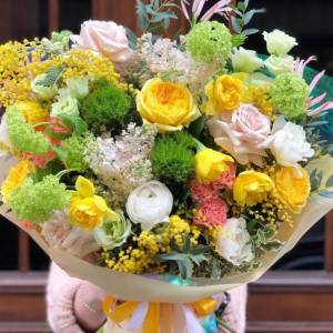 Букет с нарциссами "Радуга желаний"