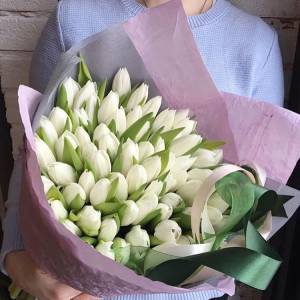 Букет из белых тюльпанов "Весенний ветер"