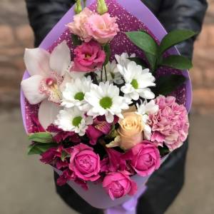 Букет с альстромерией "Сказочный"