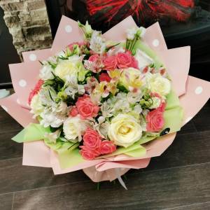 Букет с альстромерией "Мгновение"