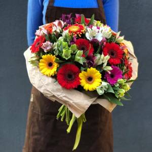 Букет с альстромерией "Радужный"