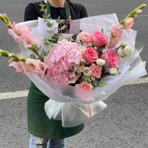 Букет с гладиолусами "Рассвет"