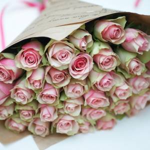 33 розы в крафте