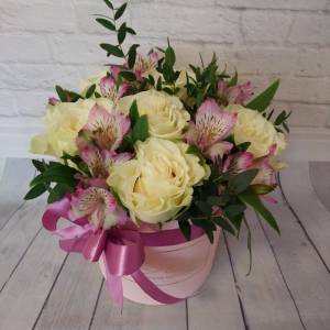 Коробочка с белыми розами