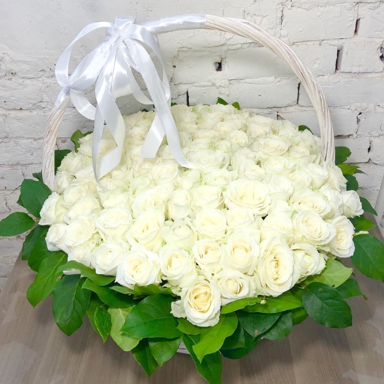 Корзина из 101 белой розы Совершенство
