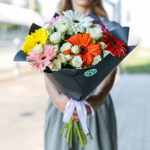 Букет из роз и гербер "Вкус настроения"