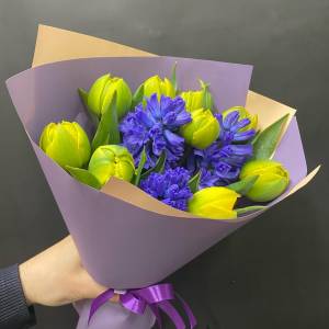 Букет с гиацинтами "Комплимент"