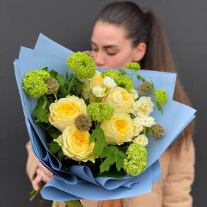 Букет с нарциссами "Волшебный"